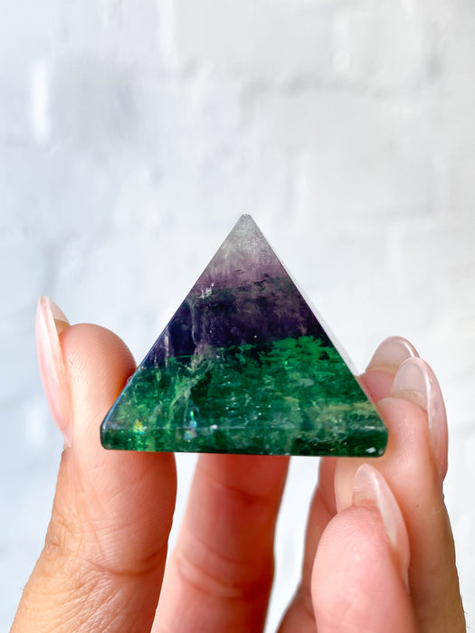 Fluorite Pyramid Medium 1pc